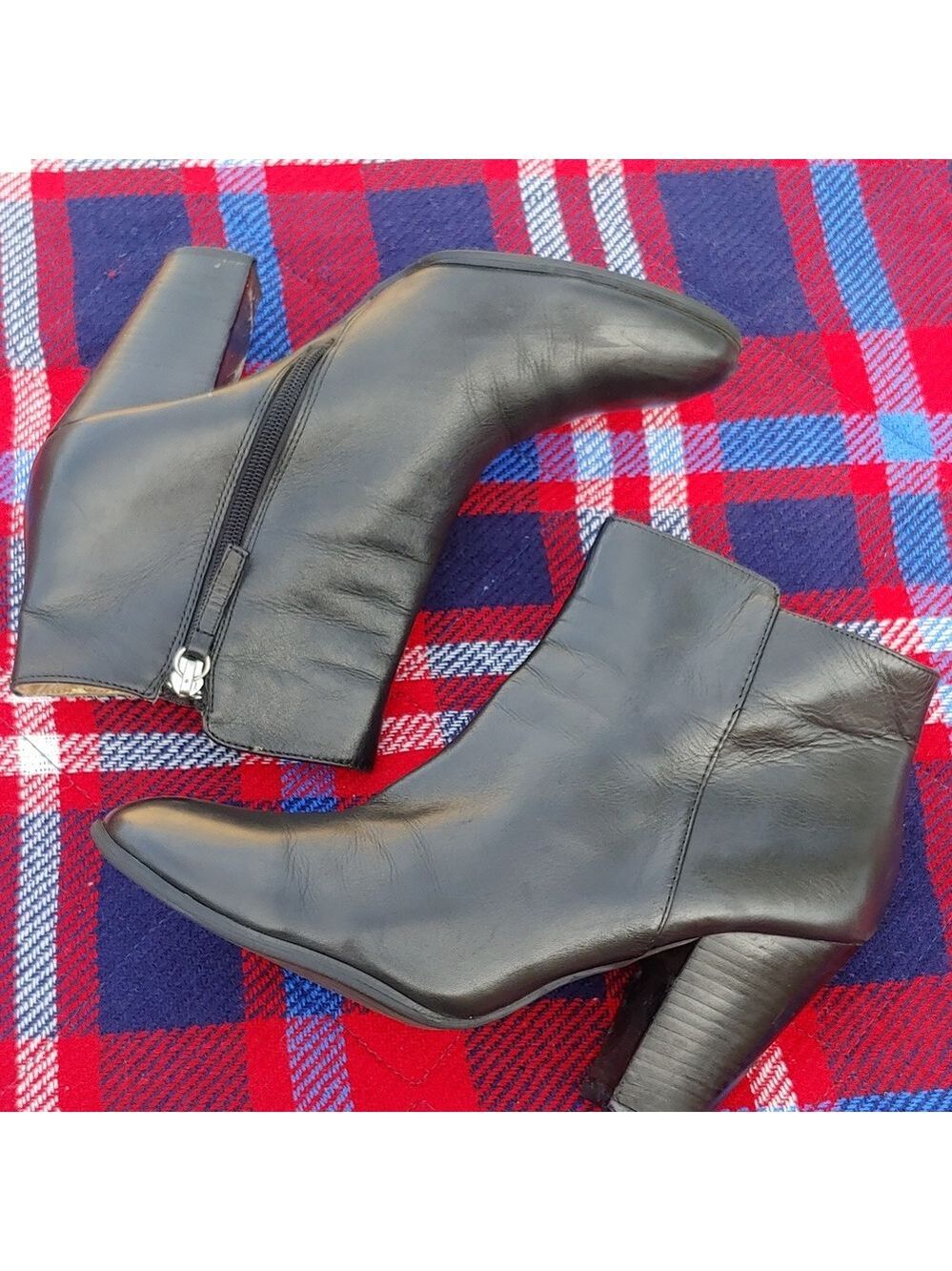 Adrienne Vittadini Black Leather Heel Ankle Boots in size 9